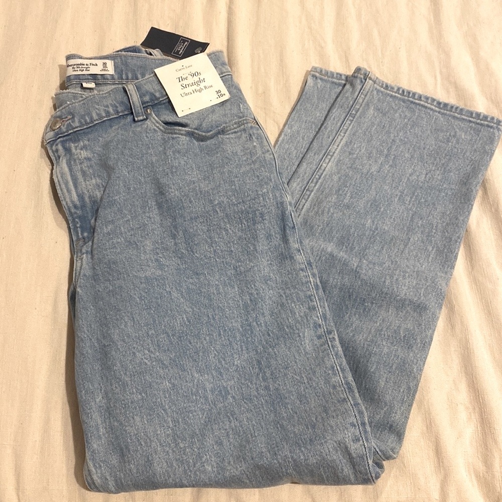 A&F Curve Love Straight Leg Jeans